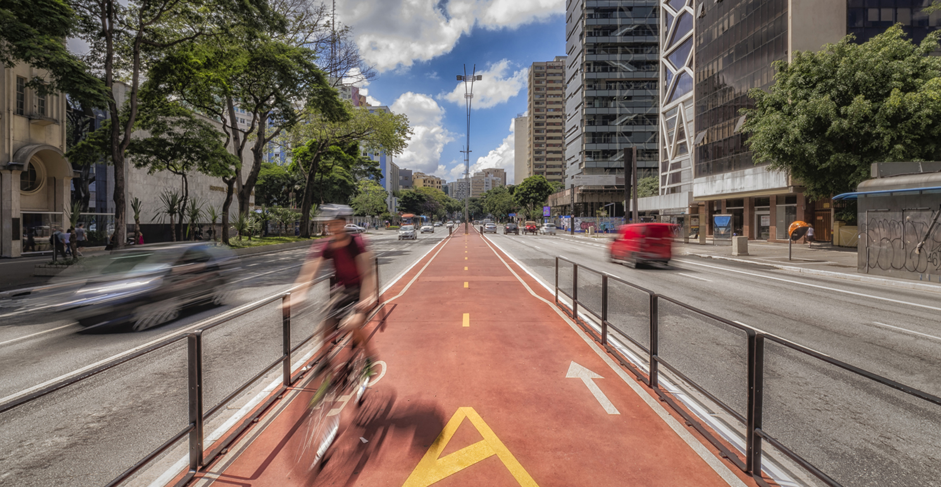 Bicycle path in the city as an alterative mode of transport