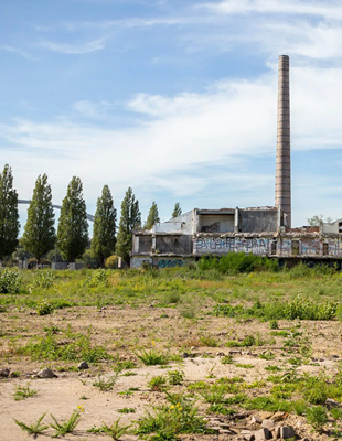 Braakliggend terrein in Arnhem (Flexwonen geeft ademruimte in woningcrisis)
