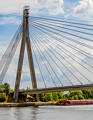 Modifying the Albert Canal to reduce truck traffic in Flanders