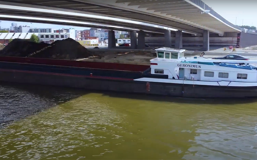 Modifying the Albert Canal to reduce truck traffic in Flanders