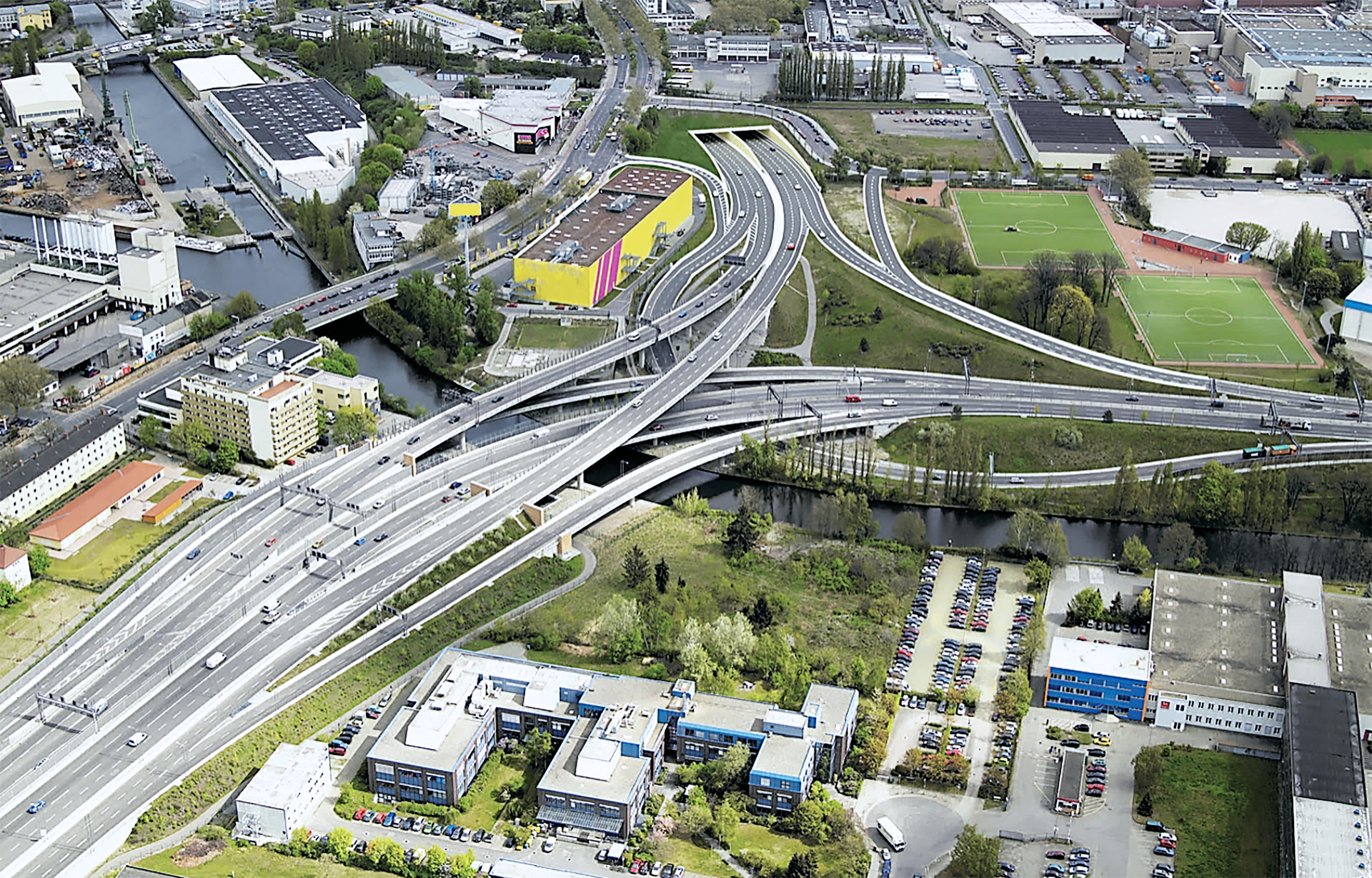 Bundesautobahn A 100 aus der Vogelperspektive